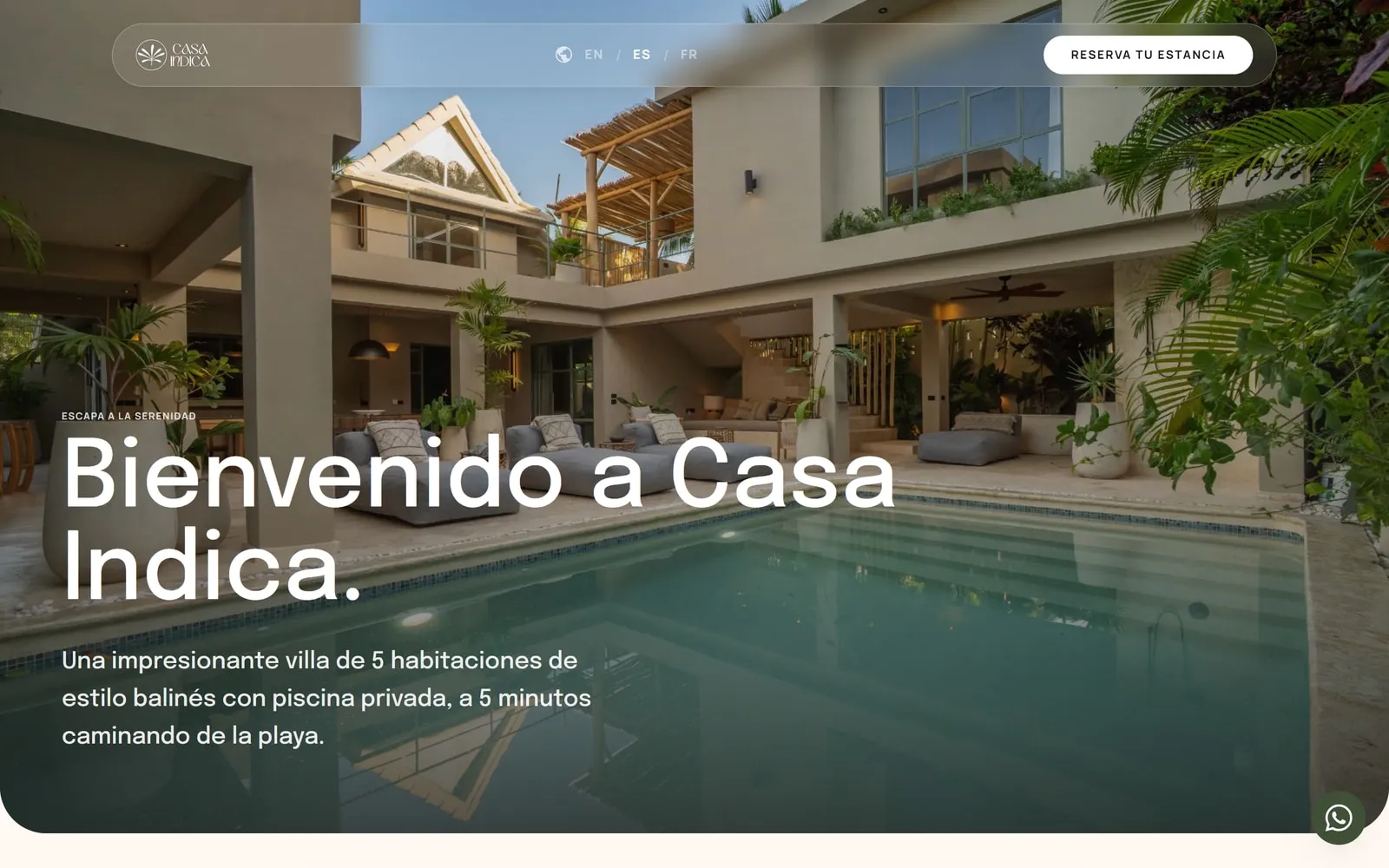 La web de reserva directa de Casa Indica, en portátil y móvil — abre la web en línea